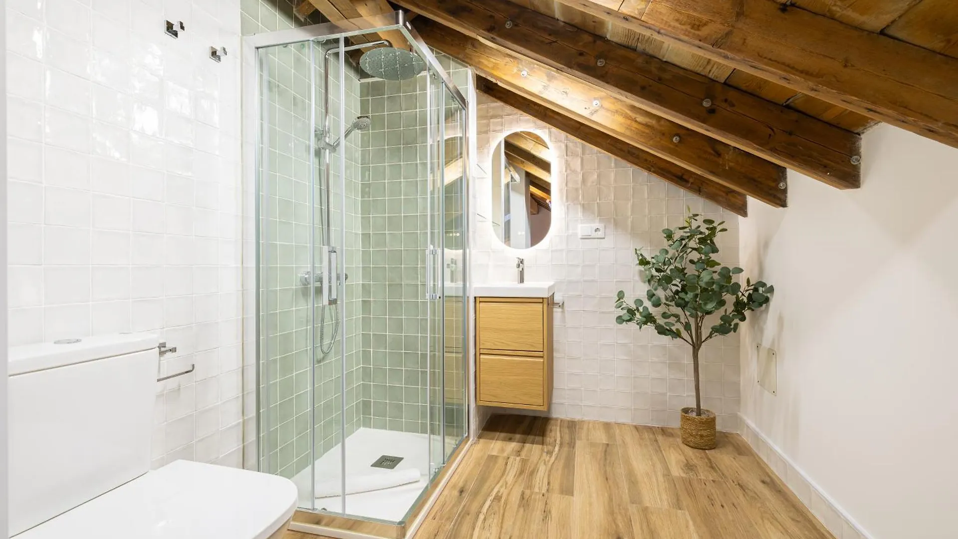 Modern Duplex Courtyard -2Bedrooms 2Baths Малага